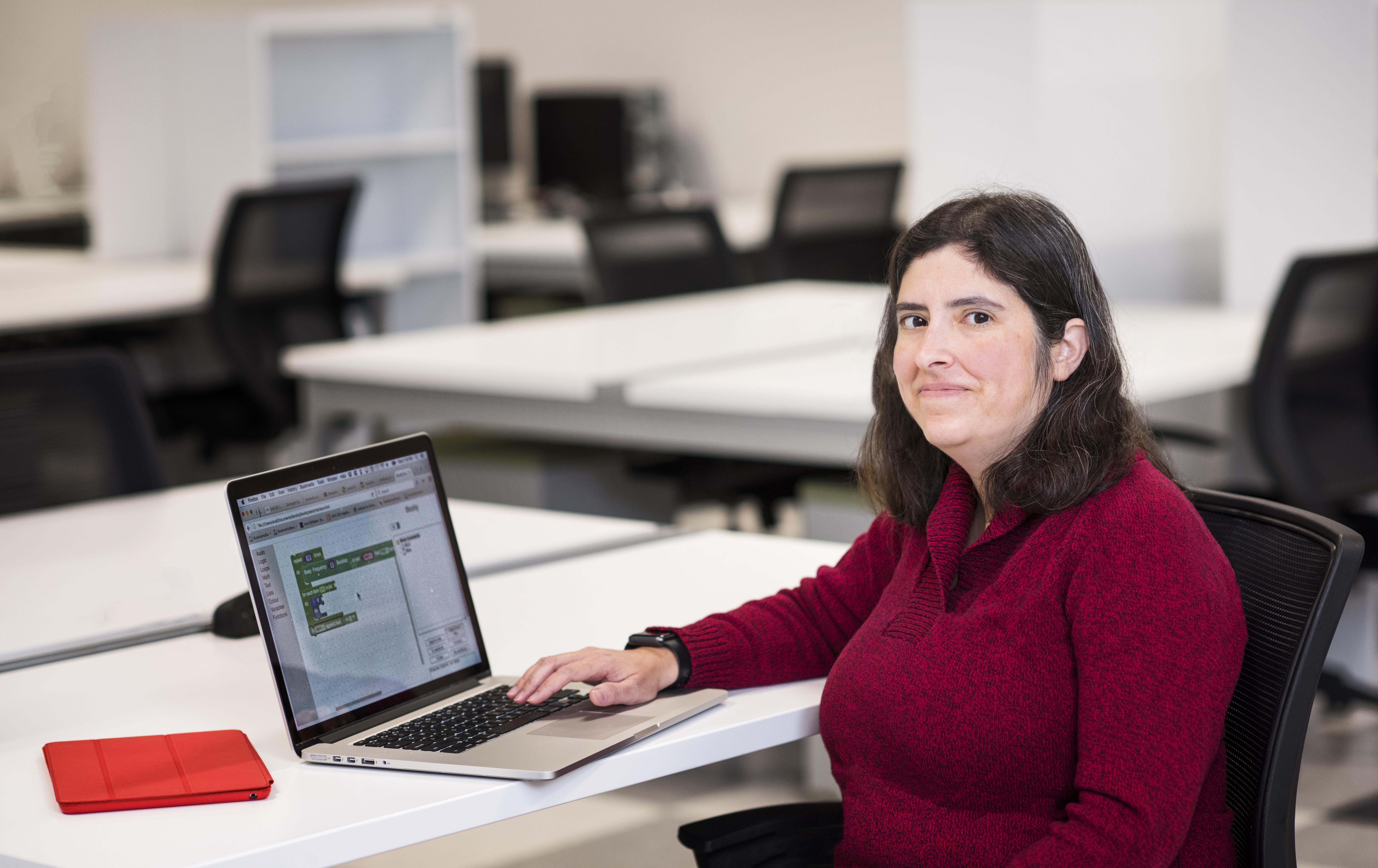 Stephanie Ludi, an engineering professor at the University of North Texas, is helping visually impaired students to learn computer science 